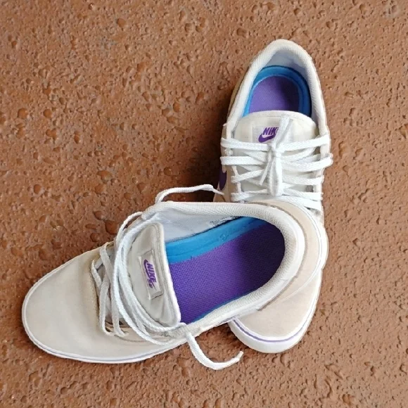 Nike Cream and Purple Sneakers - Picture 4 of 10